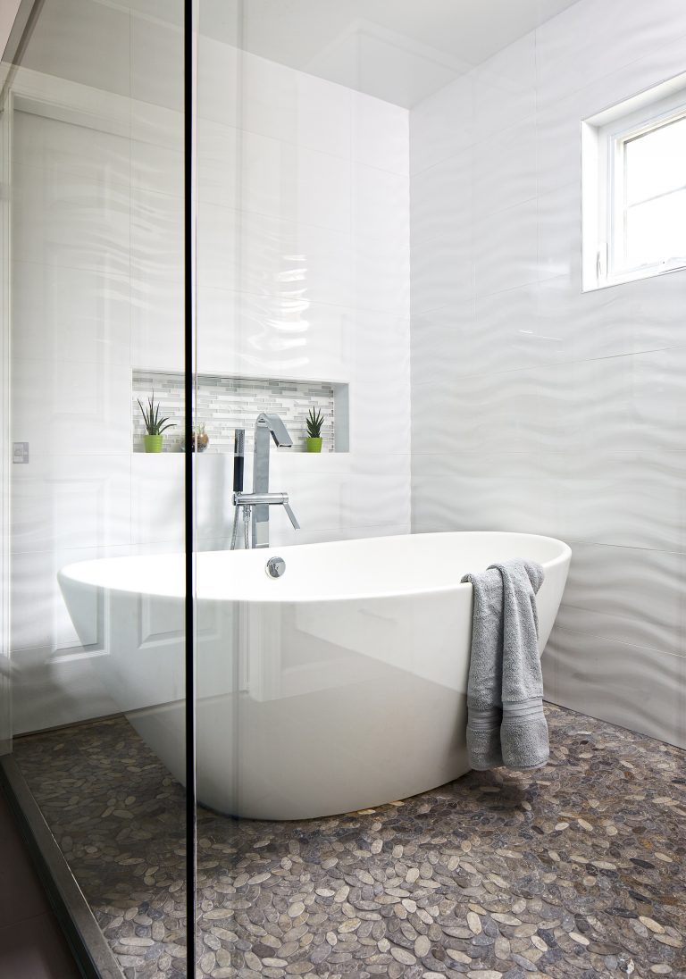 freestanding bathtub storage nook in wall pebbled floor